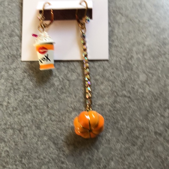 Betsey Johnson Pumpkin Spice Coffee & Pumpkin Mismatch Drop Earrings NWT - Picture 6 of 13